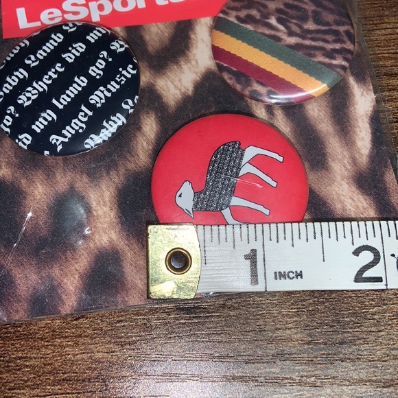 Brand New in Packaging L.A.M.B. For LeSportSac By Gwen Stefani Pins - Picture 2 of 4